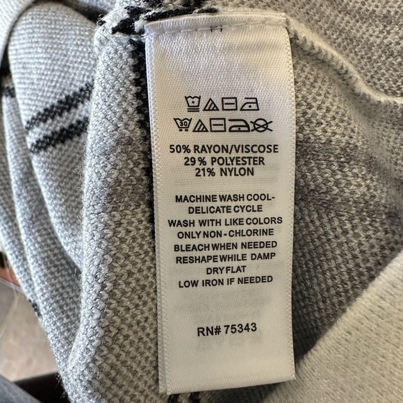 Super soft sweater. Size L NWT White with black and gray stripes - Picture 6 of 9